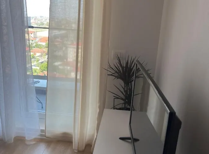 Comfy Nest Apartment- Free Parking Apartamento