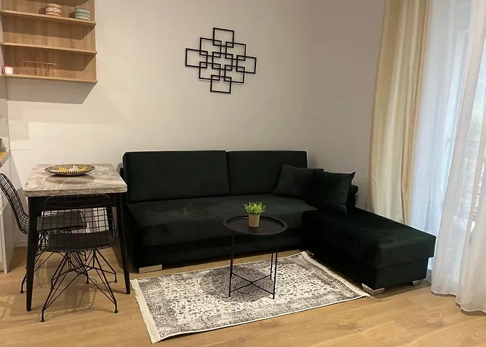 Comfy Nest Apartment- Free Parking