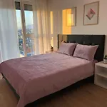Comfy Nest Apartment- Free Parking