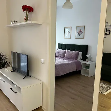 Comfy Nest Apartment- Free Parking *